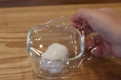 ラップは密閉させず、少し空気の通り道を作るようにふんわりとかけておきます